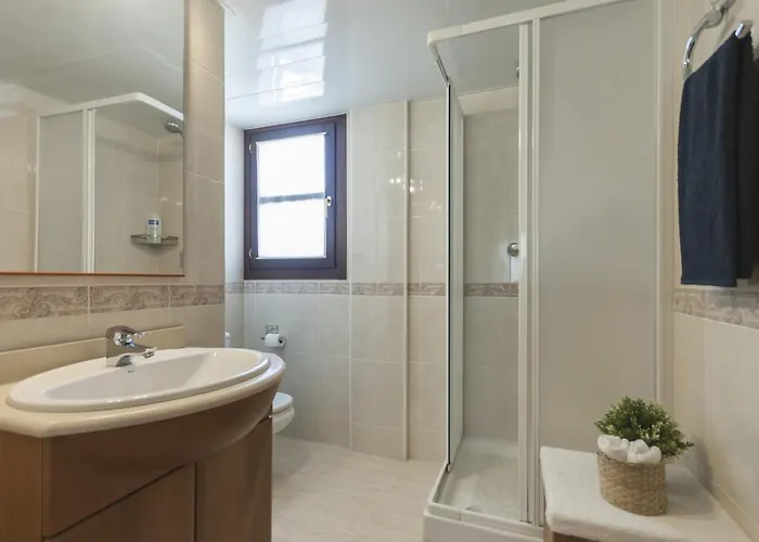 Lets Holidays Centric With Parking *